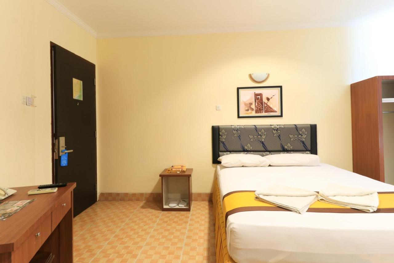 Al-Badar Hotel Syariah Makassar Extérieur photo