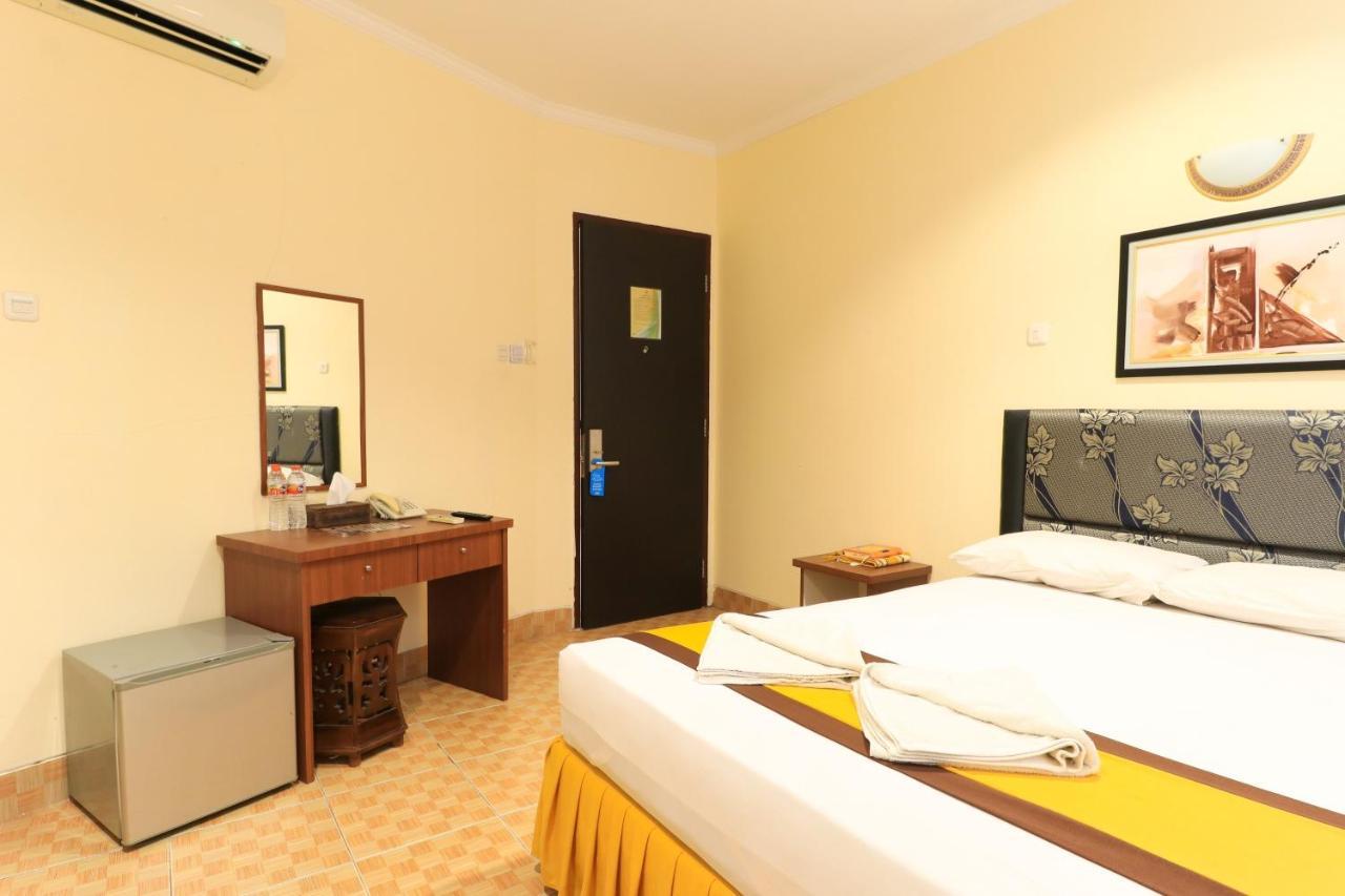 Al-Badar Hotel Syariah Makassar Extérieur photo