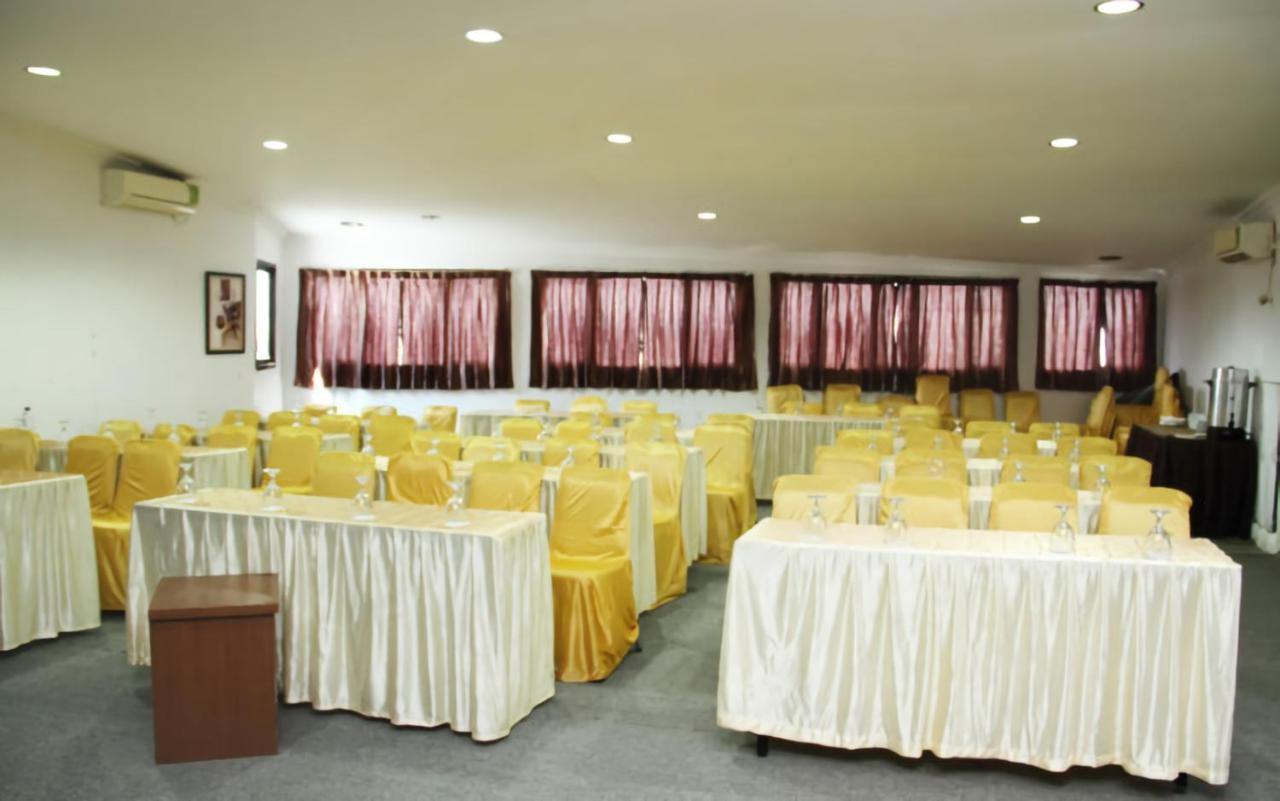Al-Badar Hotel Syariah Makassar Extérieur photo
