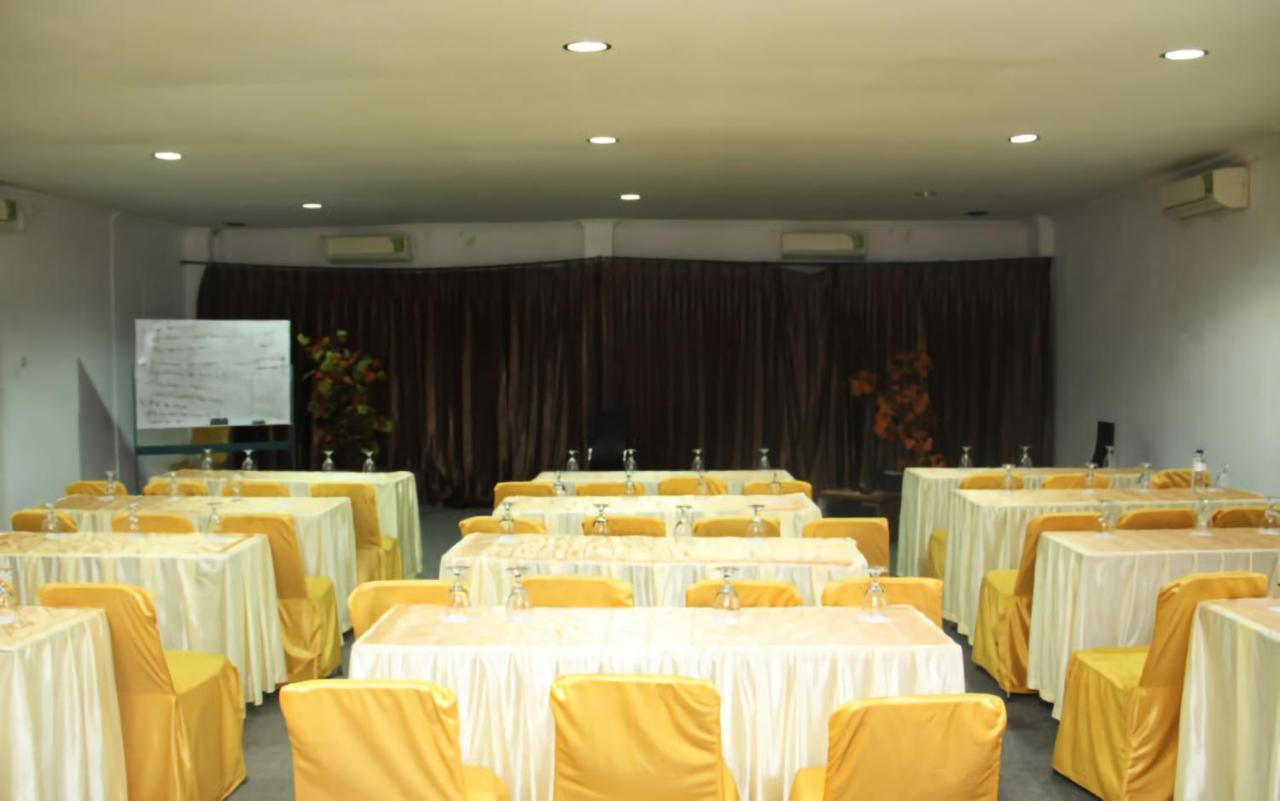 Al-Badar Hotel Syariah Makassar Extérieur photo