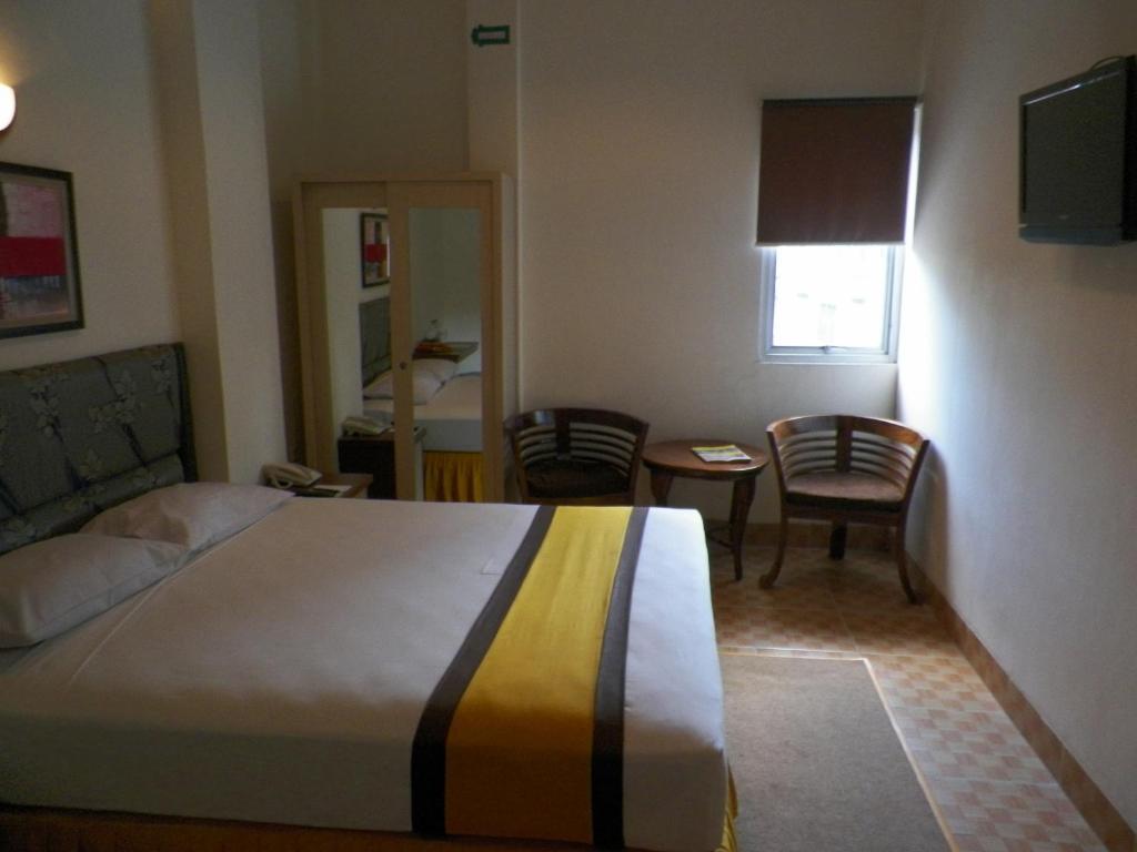 Al-Badar Hotel Syariah Makassar Extérieur photo